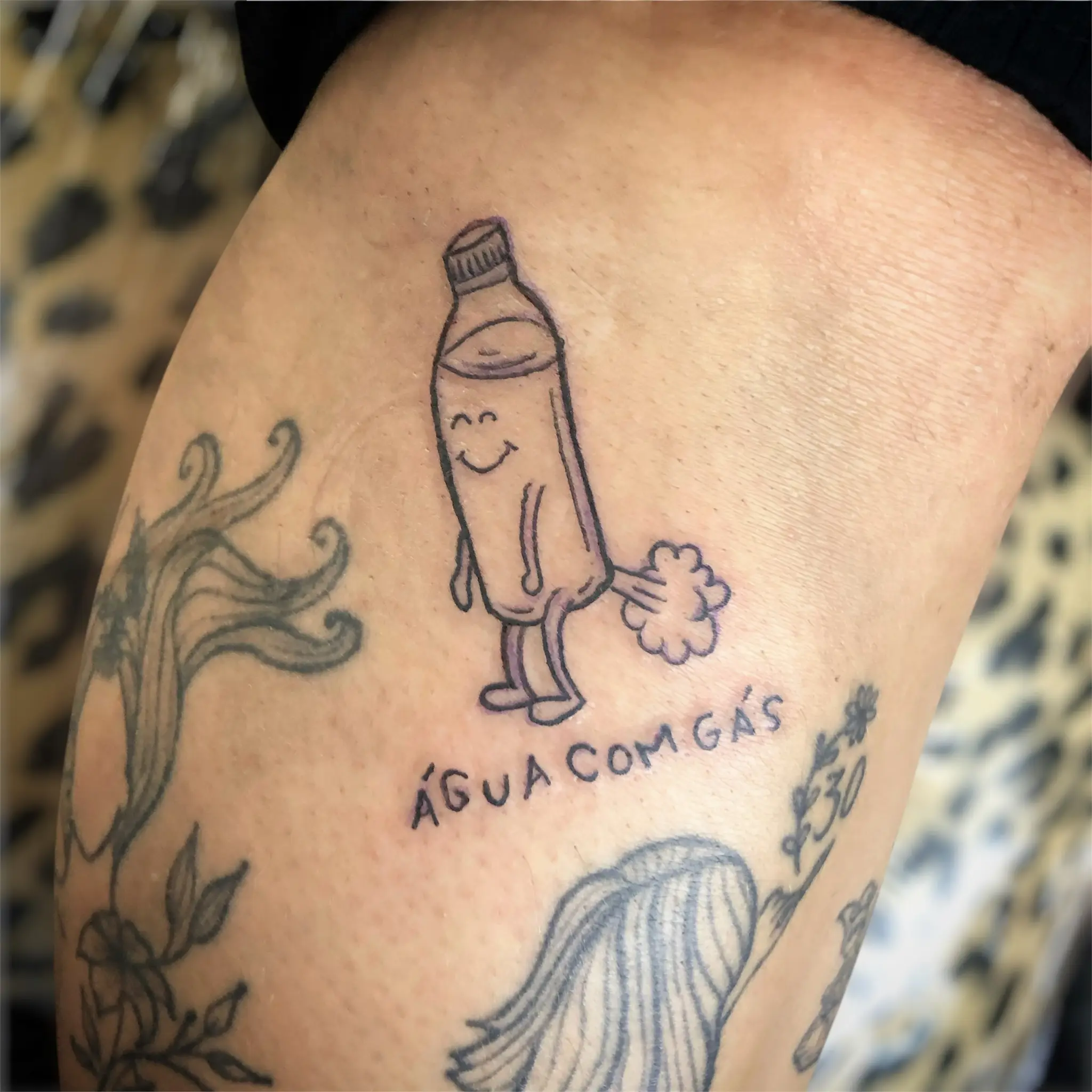 Tatuagem de figura feminina